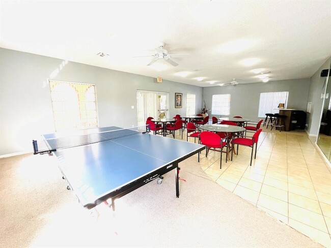 Building Photo - 257 S Cypress Rd