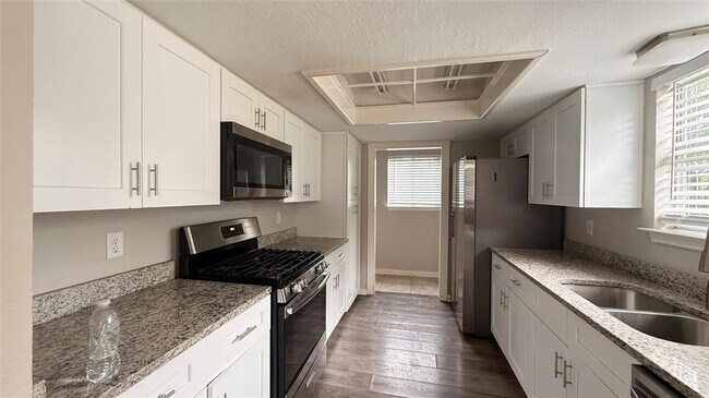 Building Photo - 805 Malden Cove
