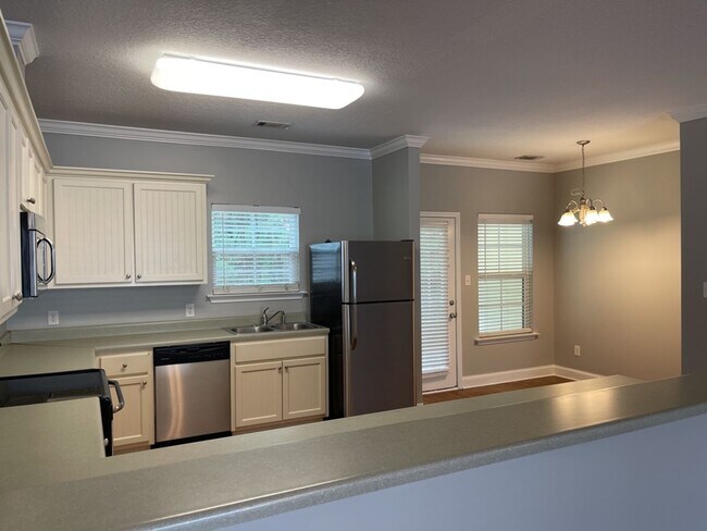 Building Photo - 273 Vining Way