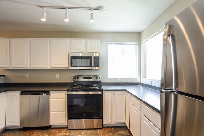 Building Photo - 2 WEEKS FREE RENT! PLUS FREE iPad or 55” TV IF MOVED IN BY 5/31! Charming 3bd/2ba Single-Level Ho...