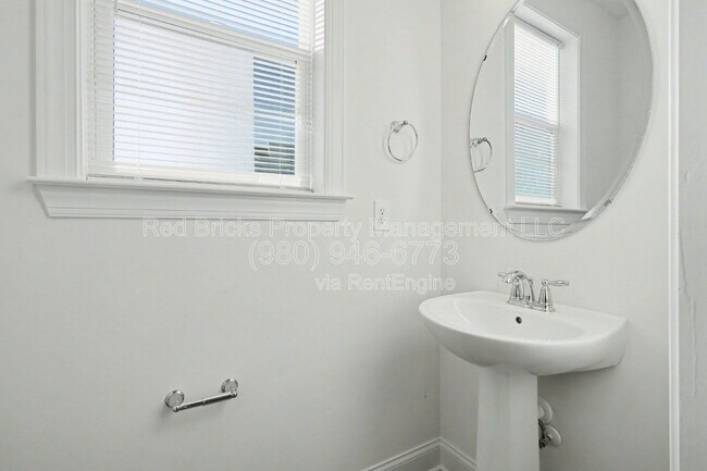 Building Photo - 9240 Walnut Hl Rd NW