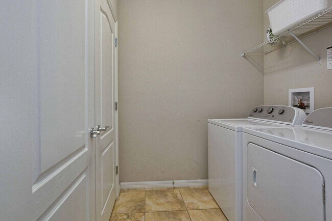 Building Photo - 2117 Malta Terrace