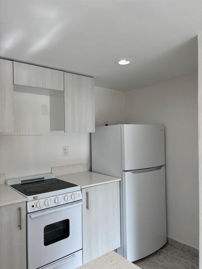 Building Photo - 4265 NW S Tamiami Canal Dr