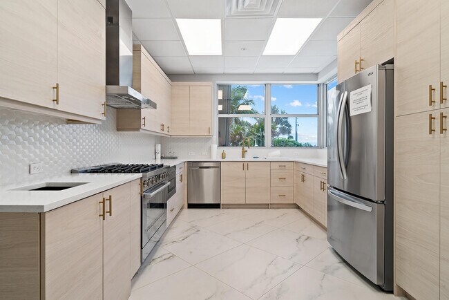 Building Photo - 5200 N Ocean Dr