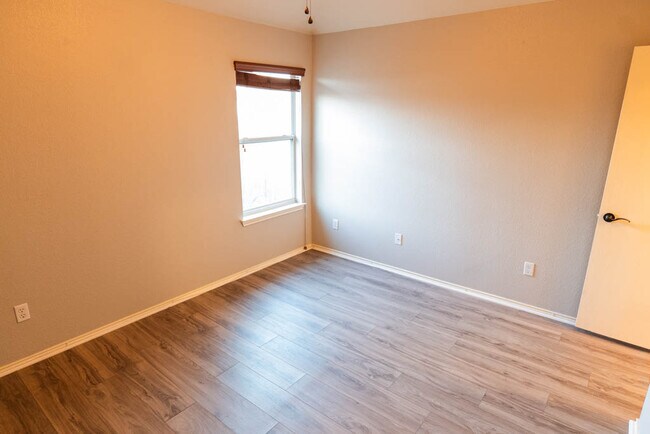 Building Photo - 404 Grisham Dr