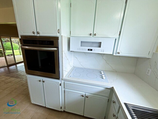 Building Photo - 1370 Fernwood Ln