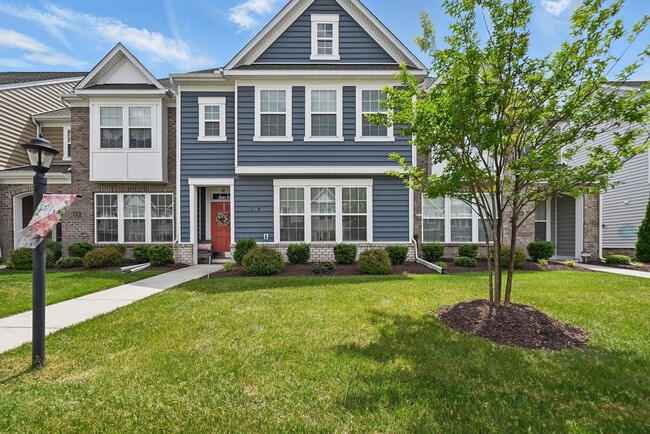 Primary Photo - Stunning Modern and Spacious Townhouse!