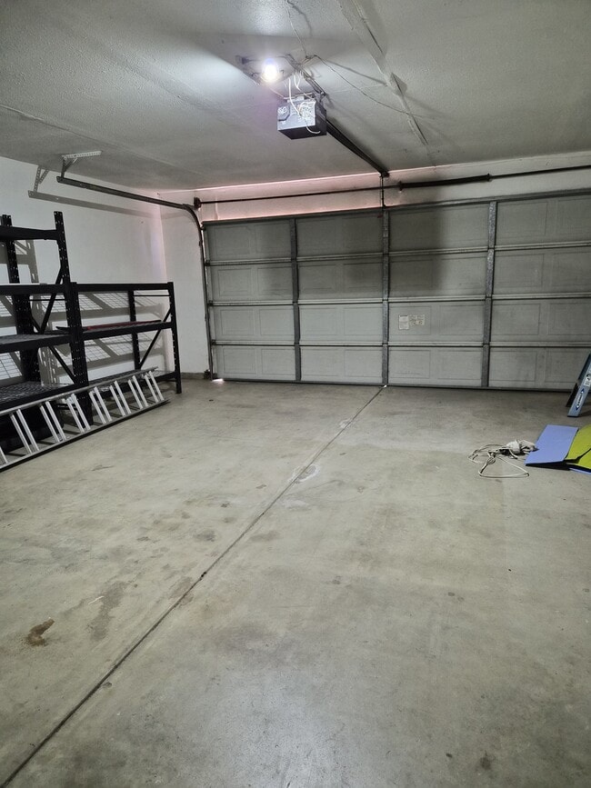 Building Photo - 376 E Sycamore Ave