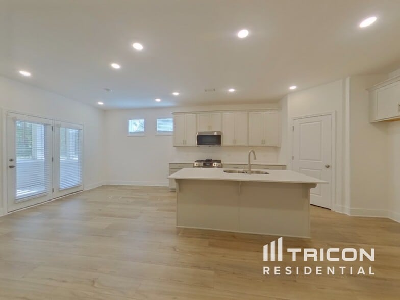 Building Photo - 45 Mayhaw Pt