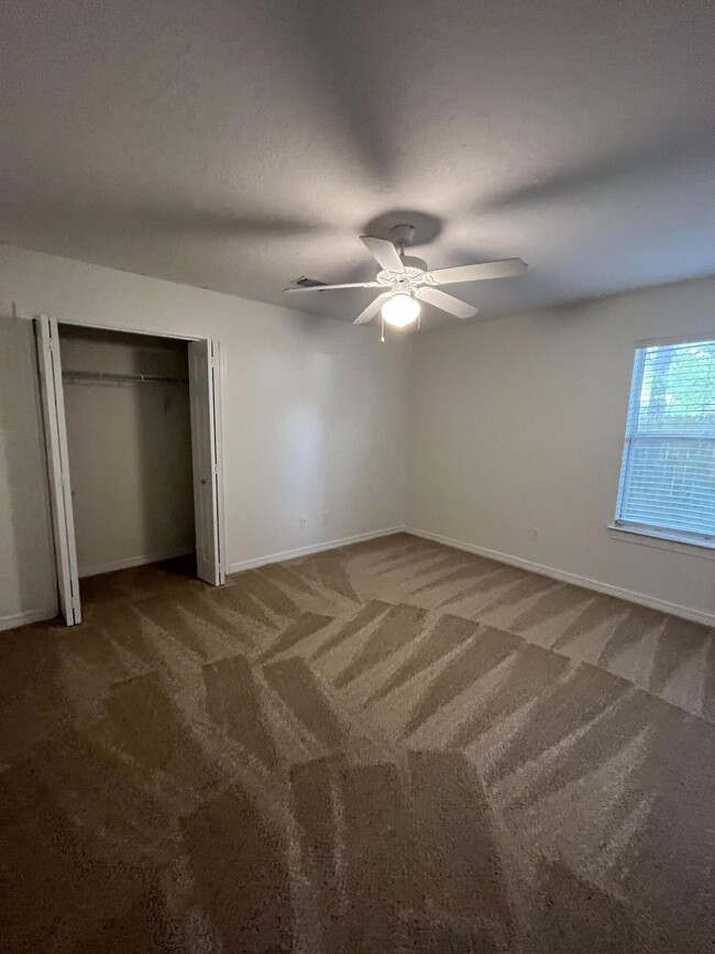 Building Photo - 706 Oaklawn St