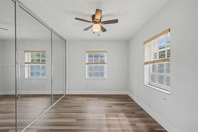 Building Photo - 5936 SW 29th St