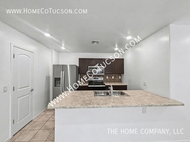 Building Photo - 955 W Calle Ronda