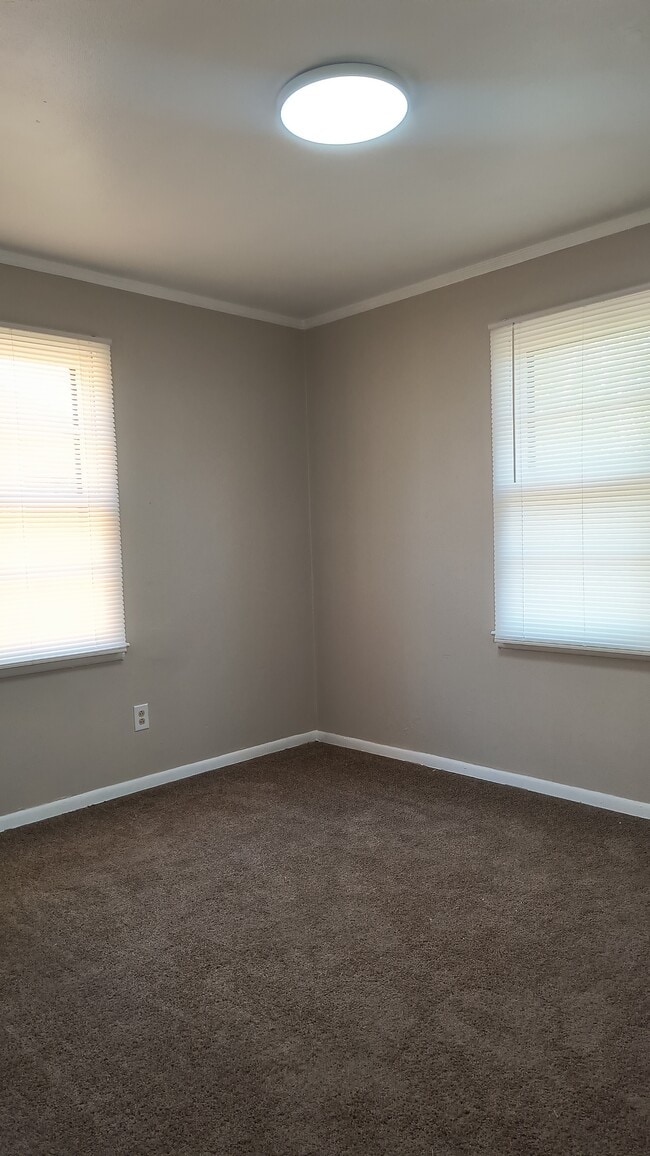 Building Photo - 3109 Daffodil Dr