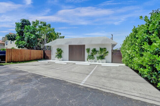 Building Photo - 2023 Miami Rd