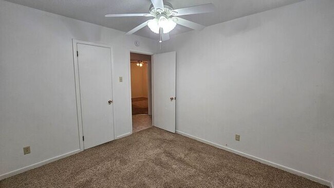 Building Photo - Beuatiful Lawndale Home - 3br 2ba