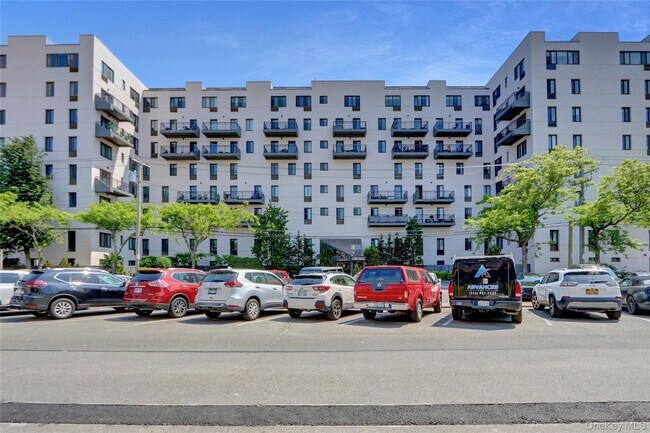 Building Photo - 100 W Broadway