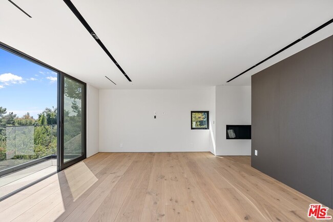 Building Photo - 2501 Banyan Dr