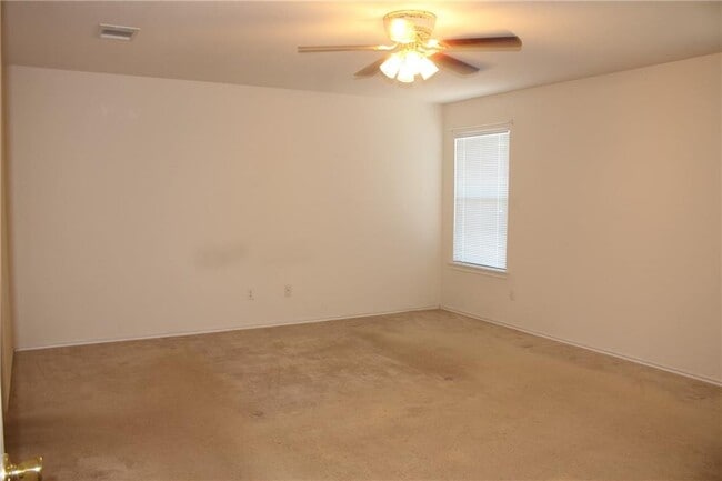 Building Photo - 107 Outfitter Dr