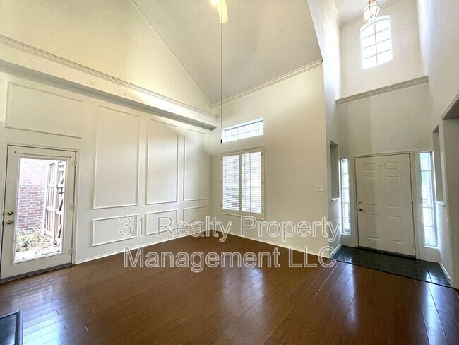 Building Photo - 4108 Hedgerow Dr