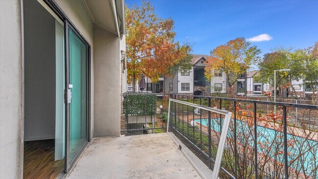 Building Photo - 10811 Richmond Ave.