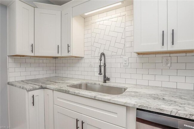 Building Photo - Beautifully remodeled single family home!