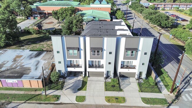 Building Photo - 3004 Holman St