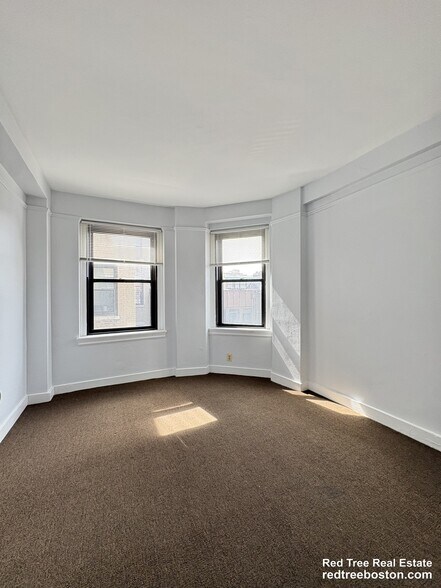 Building Photo - 475 Commonwealth Ave