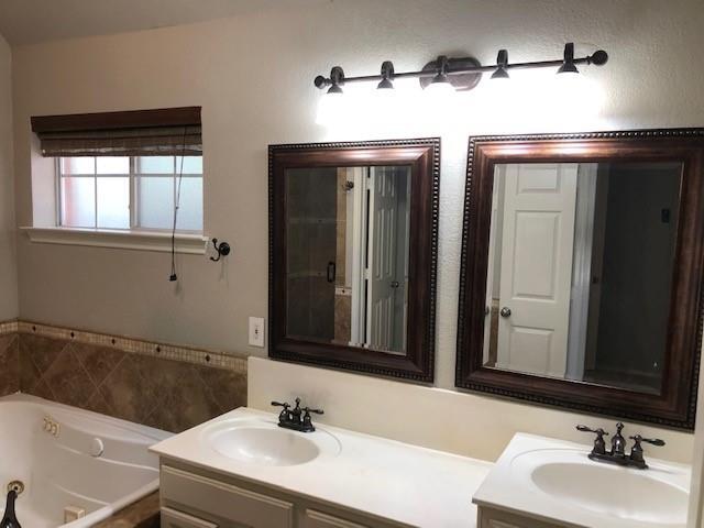 Building Photo - 600 Bel Air Dr