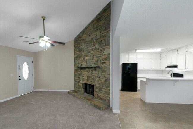 Building Photo - Charming 3BR/2BA Ranch Home with Spacious Backyard & Deck!