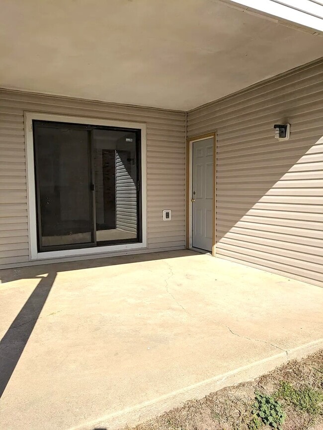 Building Photo - 709 Ganim Dr