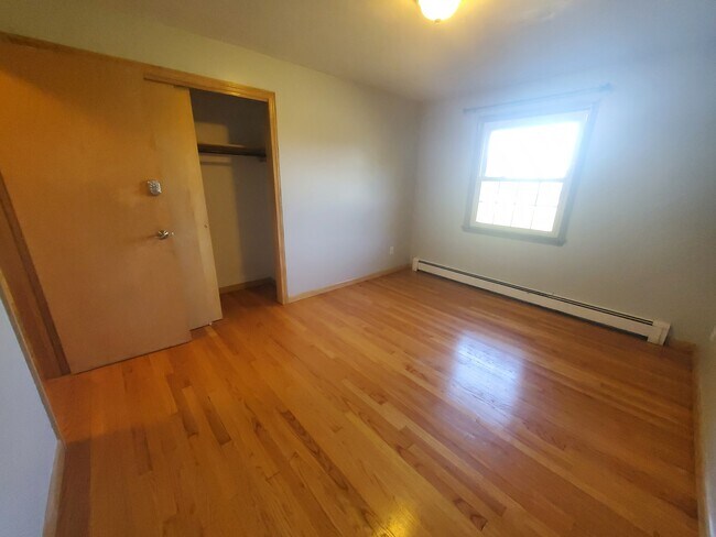 Building Photo - 36 N Maple St