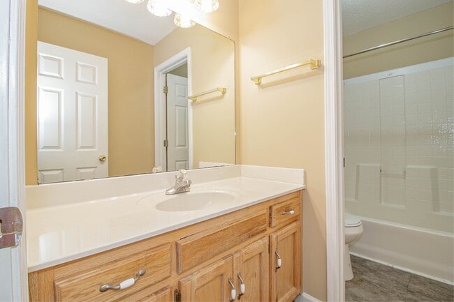 Building Photo - 2107 Ringgold Ct