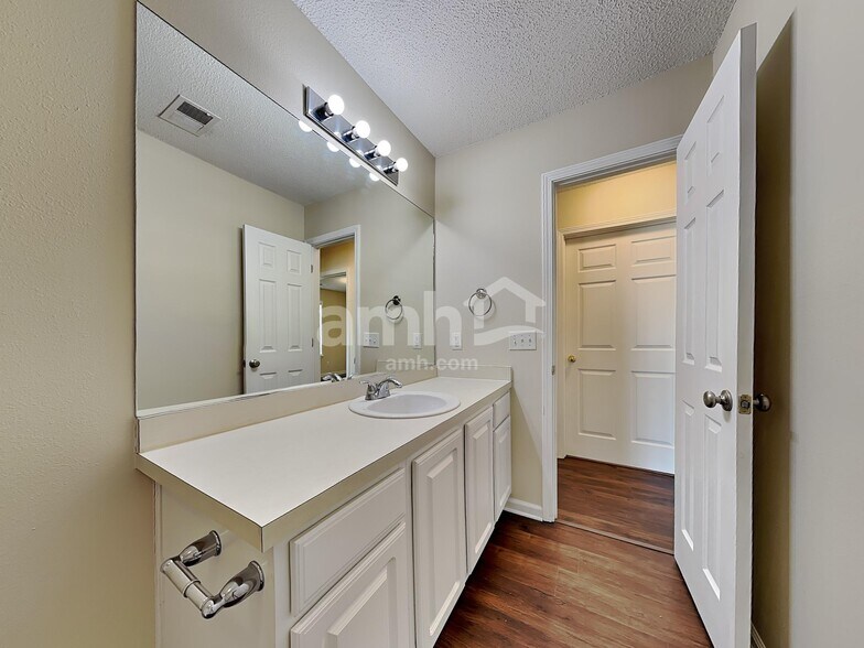 Building Photo - 7 Copperleaf Ct