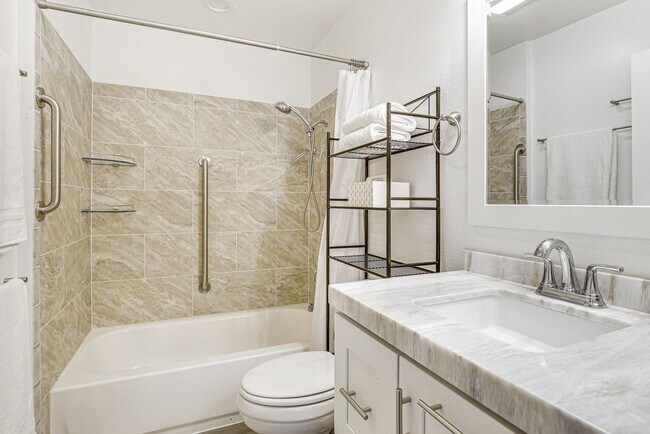 Building Photo - 265 Loma Alta Dr