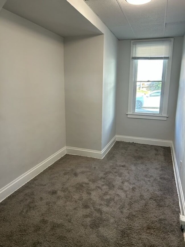 Building Photo - 656 Dow Ave