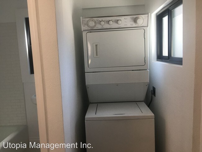 Building Photo - 1990 Ocean View Blvd