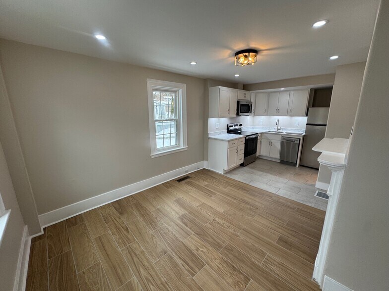 Building Photo - 38 Summer St