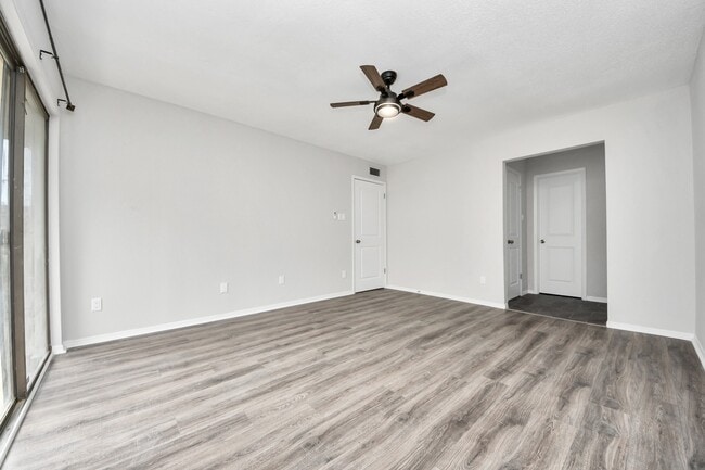 Building Photo - 1818 Augusta Dr