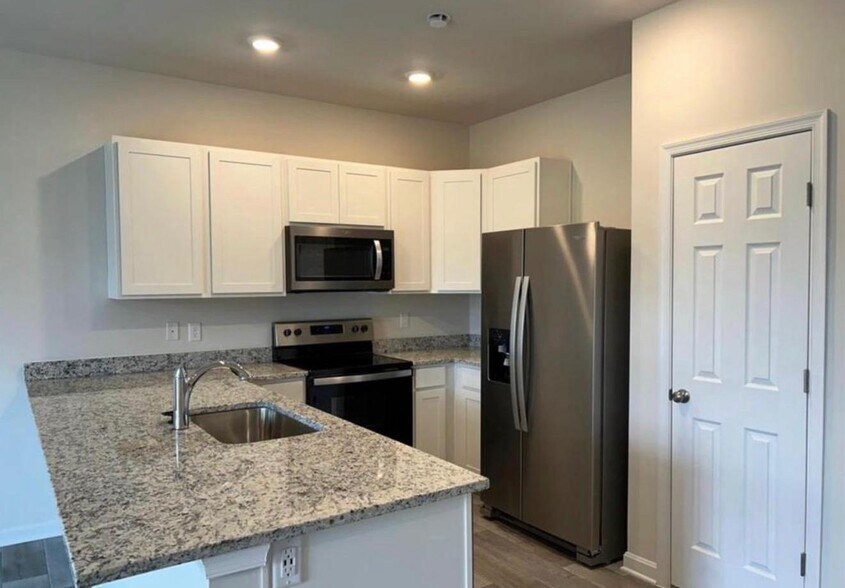 Building Photo - 201 Baker Dr