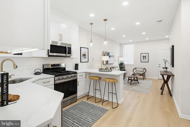 Building Photo - 843 E Lombard St