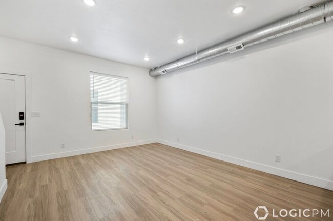 Building Photo - Stunning Mid-Row Townhome Near Downtown SLC!