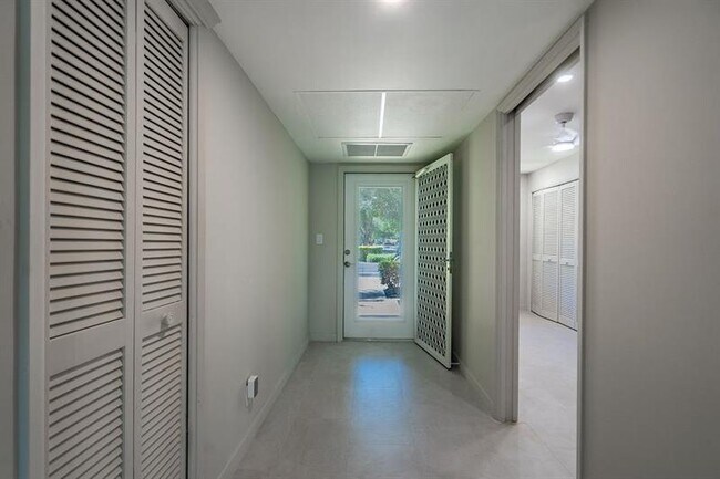 Building Photo - 3175 NE 48th Ct