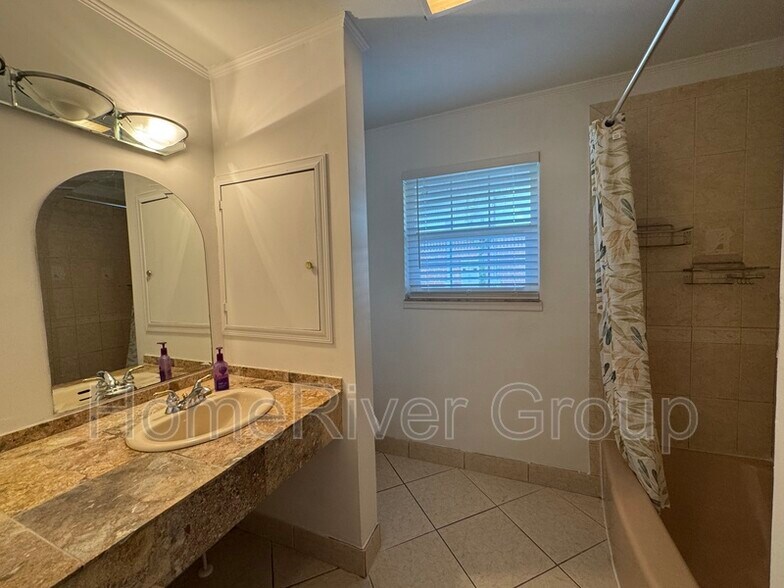 Building Photo - 2907 Caballero Dr