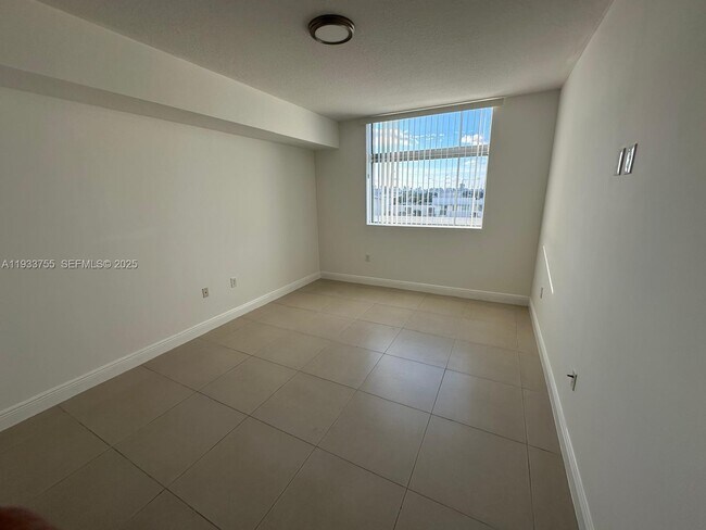 Building Photo - 140 S Dixie Hwy