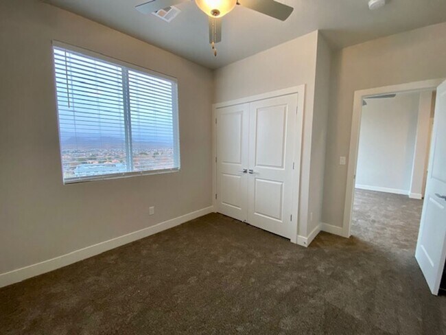 Building Photo - 438 N Stone Mountain Dr