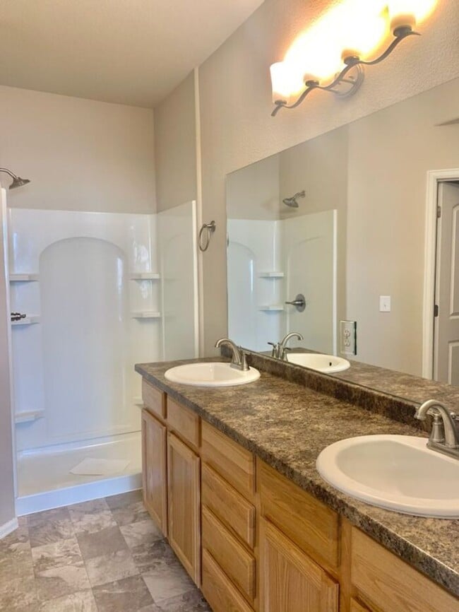 Building Photo - 3 Bed, 2.5 Bath Townhome in West Greeley. ...