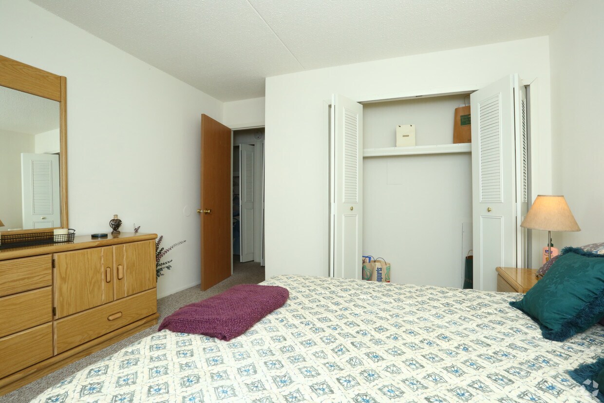 Village Squire Apartments Canton