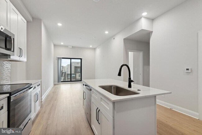 Building Photo - 2157 E Lehigh Ave
