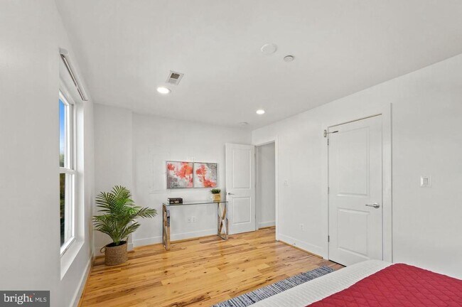 Building Photo - 3325 11th St NW