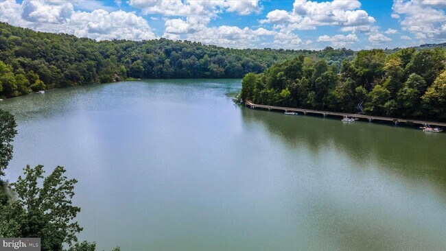 Building Photo - 6042 Fallfish Ct